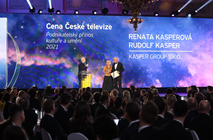 Renata a Rudolf Kasperovi přebírají cenu České televize